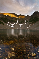 золотыми тенями...