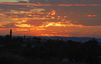 Между землей и небом - война....