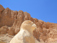 Каменный орел