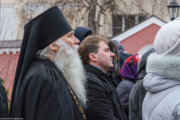 Словам внимательно внимая