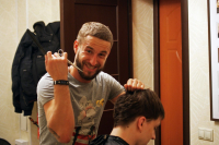 веселый парикмахер)