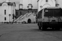 люди на блюде