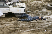 хорошо в грязи поваляться)))