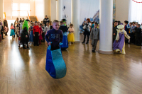 нарушая  законы гравитации