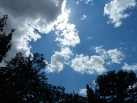 расплескалась синева...