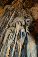 Сталактиты зловещей пещеры