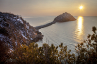 справа от Островного