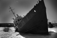 Не отпускает море корабли