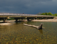 о созерцании реки перед грозой