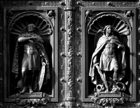 рельеф ворот