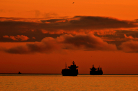 В нашу бухту заходили.