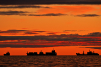 Закат над короблями